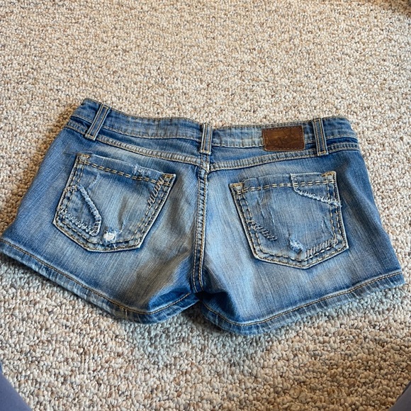 BKE Stella Shorts - Picture 2 of 3